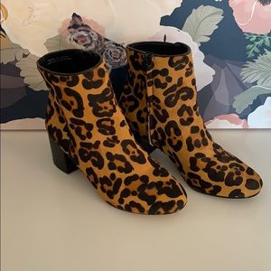 Leopard print (with texture) booties